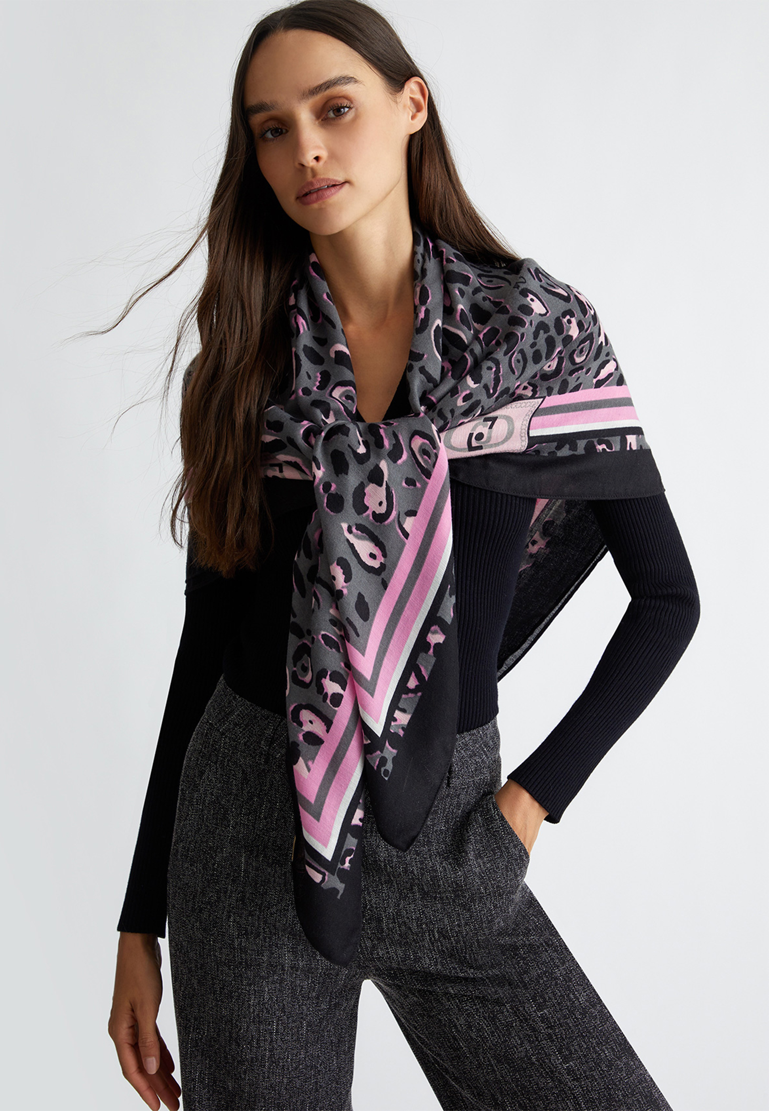 картинка Платок LIU JO от магазина Одежда+