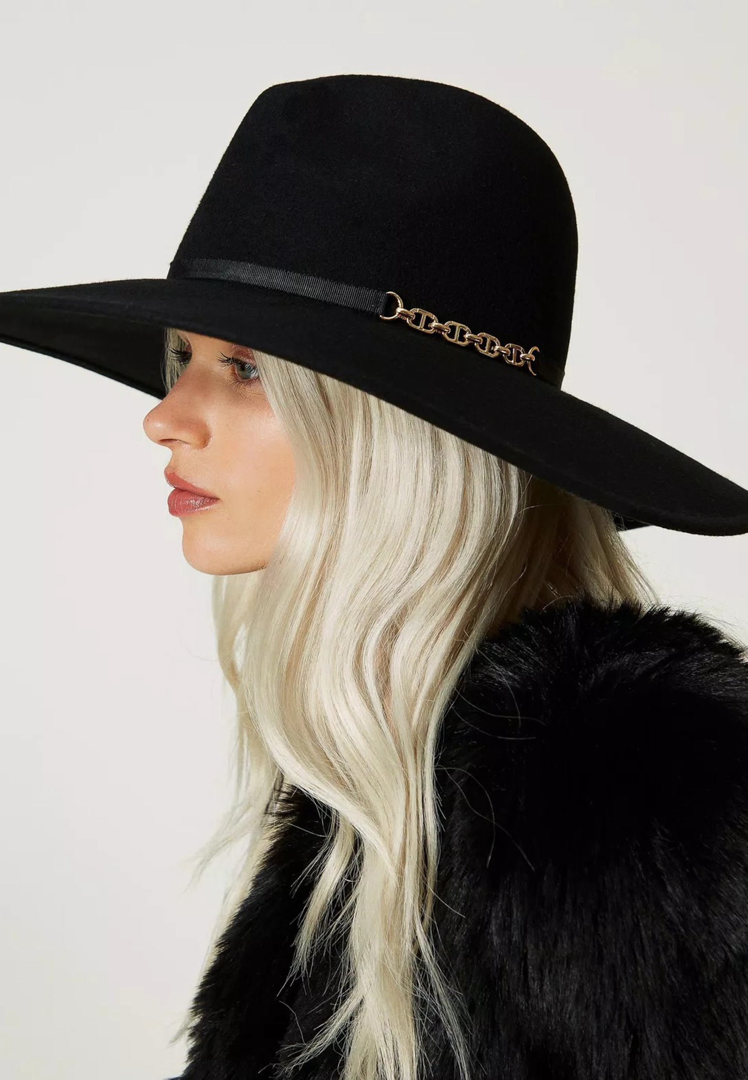 картинка Шляпа TWINSET Milano от магазина Одежда+